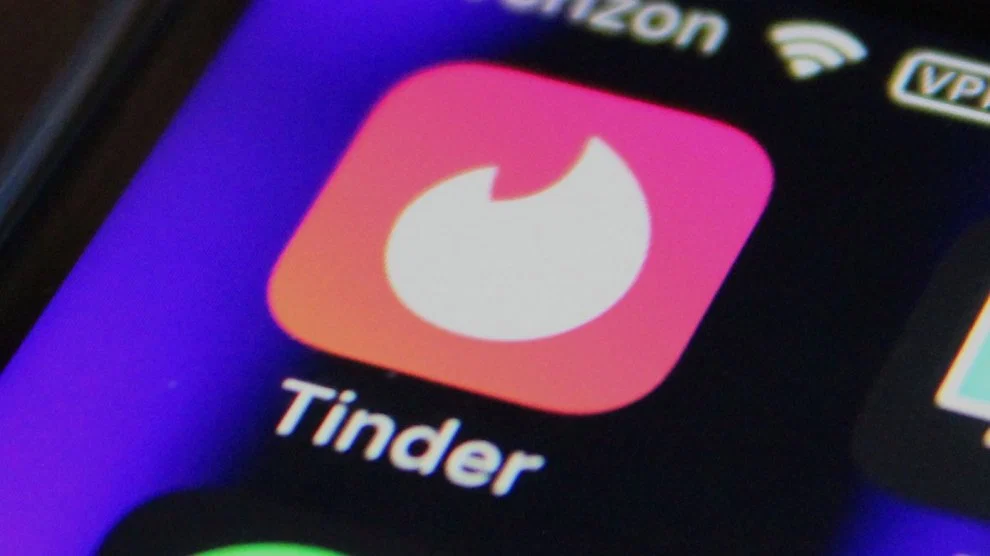 Reuters: Tinder снял сериал про любовь после апокалипсиса