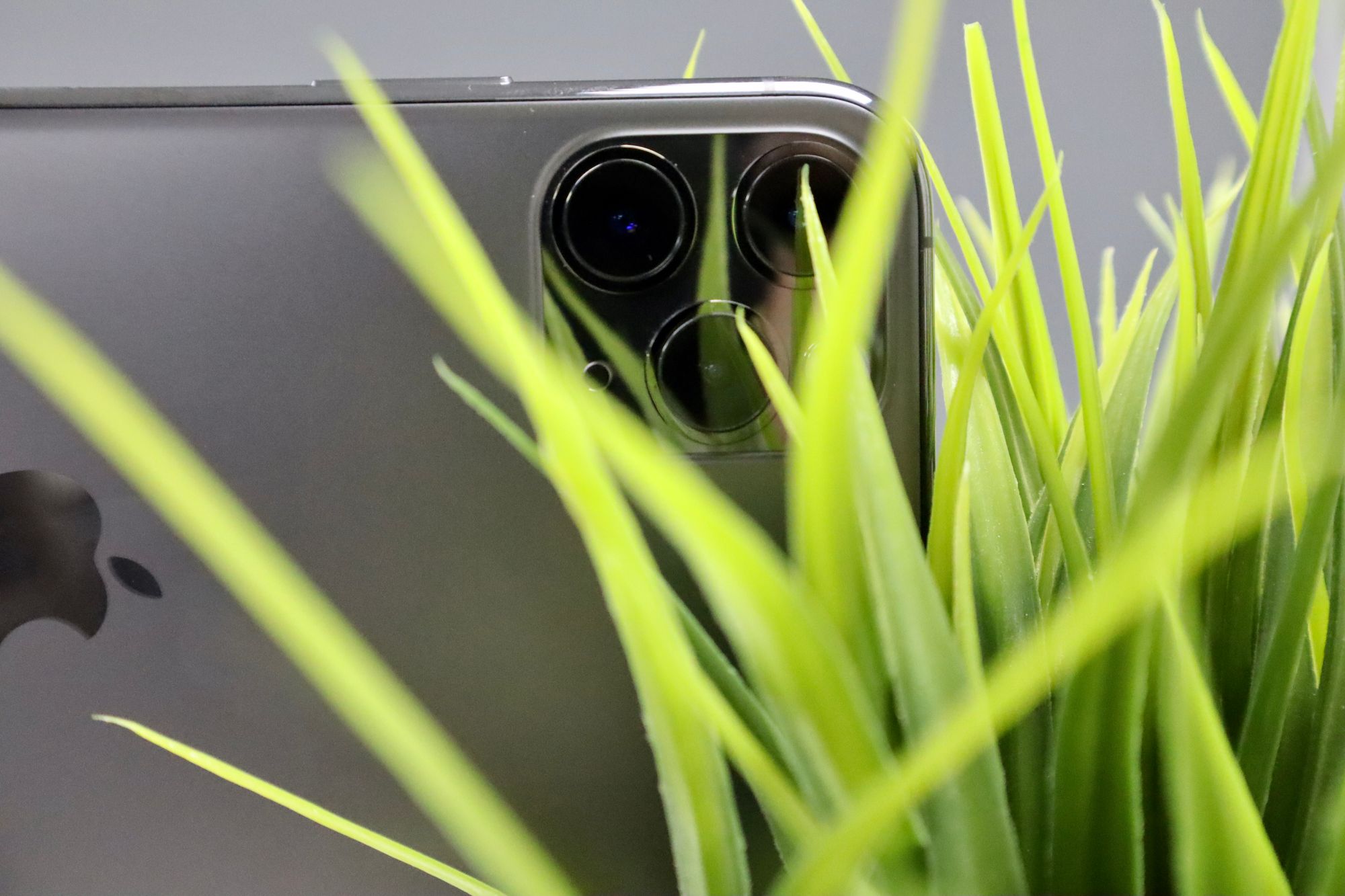 Как нещадно били iPhone 11 на Западе