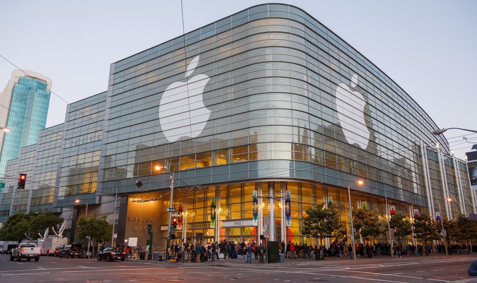 Apple планирует выпустить iPhone с подэкранным сканером отпечатков
