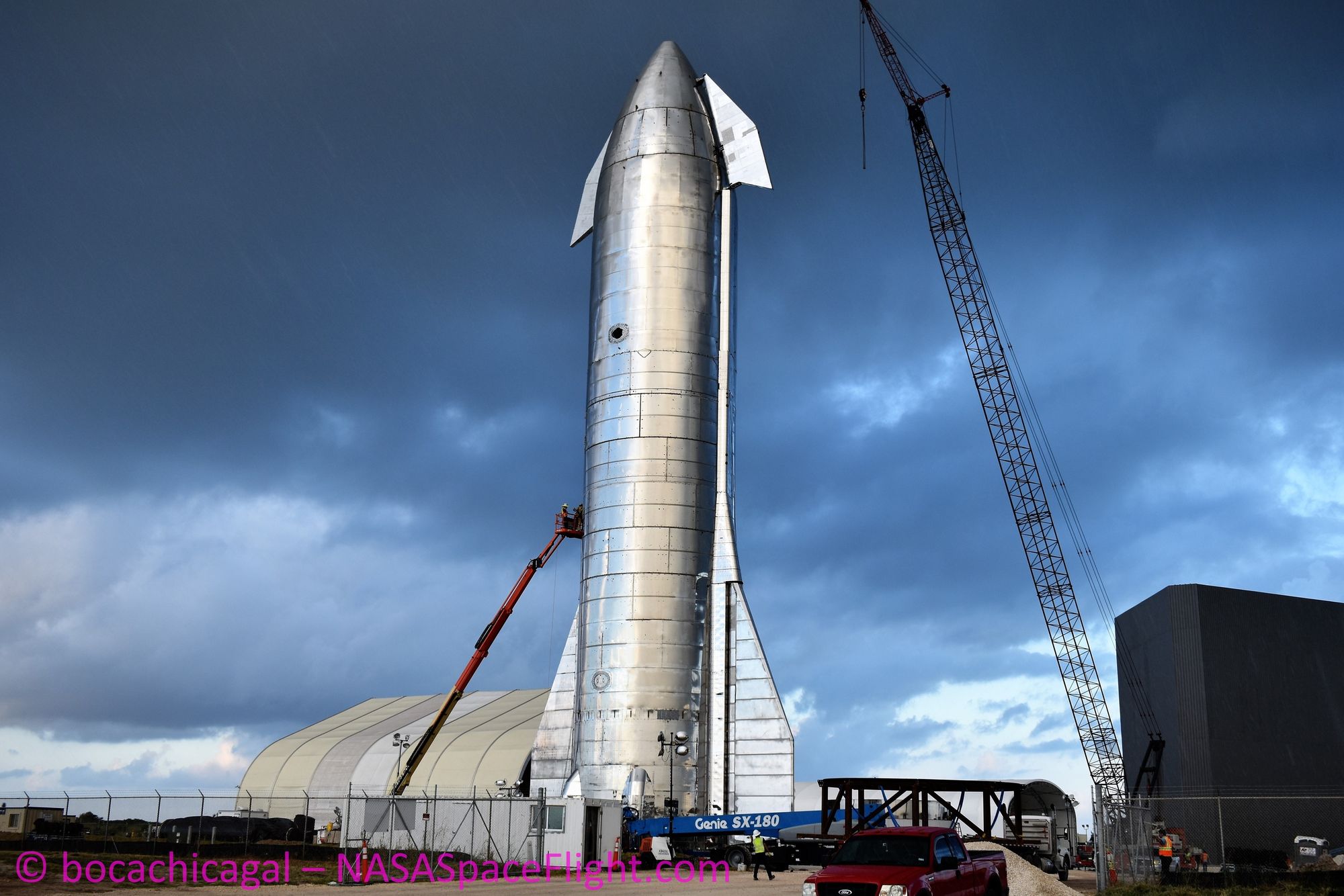 Сегодня ночью Илон Маск представит новый дизайн звездолета Starship и расскажет о датах первых полетов