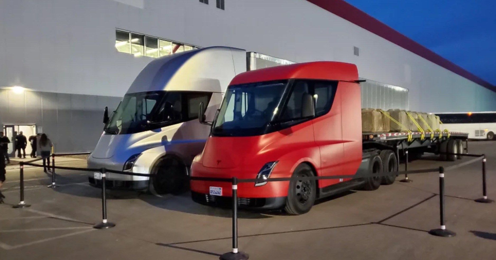 Tesla назвала дату запуска собственных грузовых электромобилей