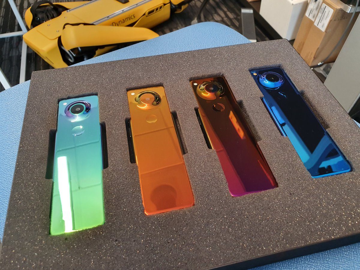 Создатель Android и Essential Phone показал очень длинный смартфон