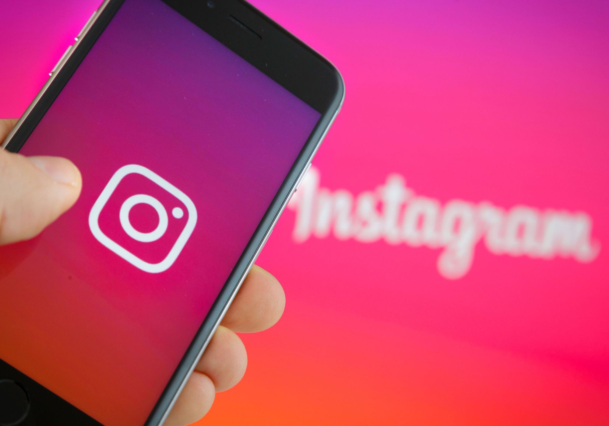 Instagram запретит рисунки, мемы и фотографии с иллюстрациями самоубийств