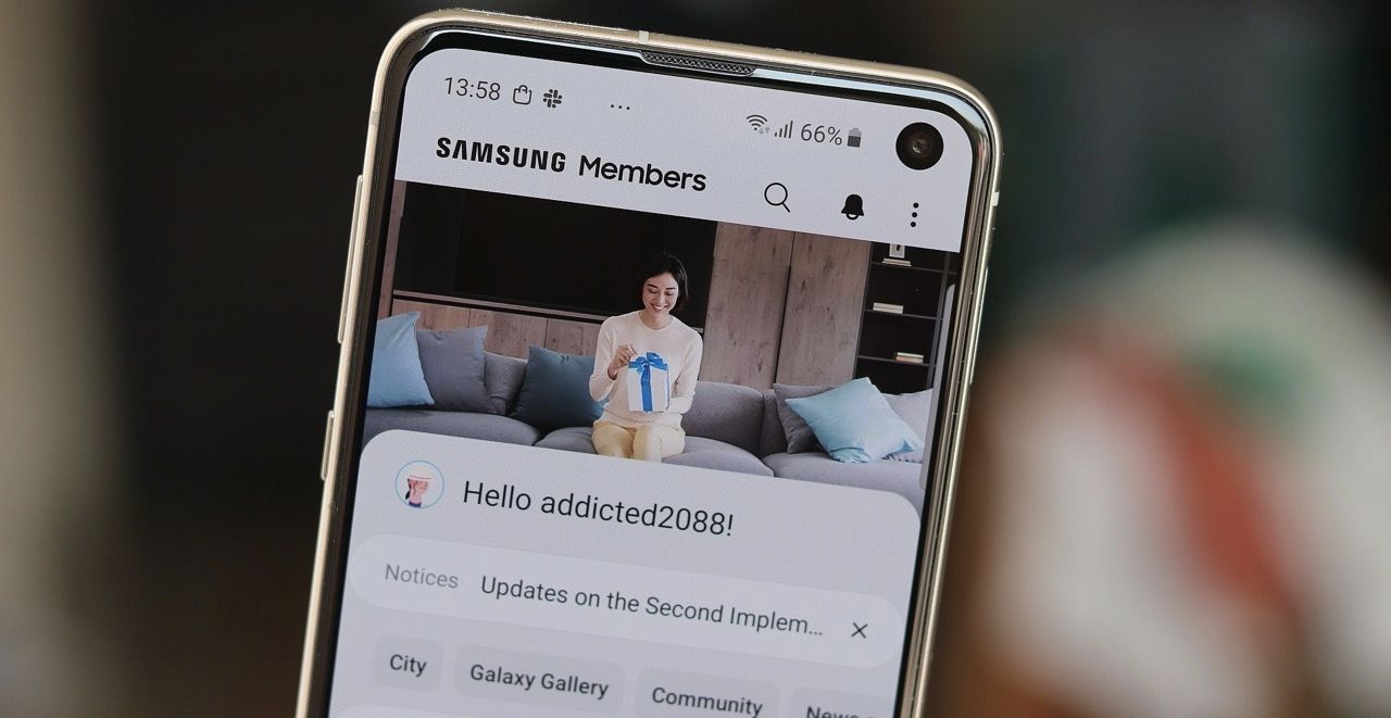 Откровенная фотография несколько часов находилась на главной странице форума Samsung
