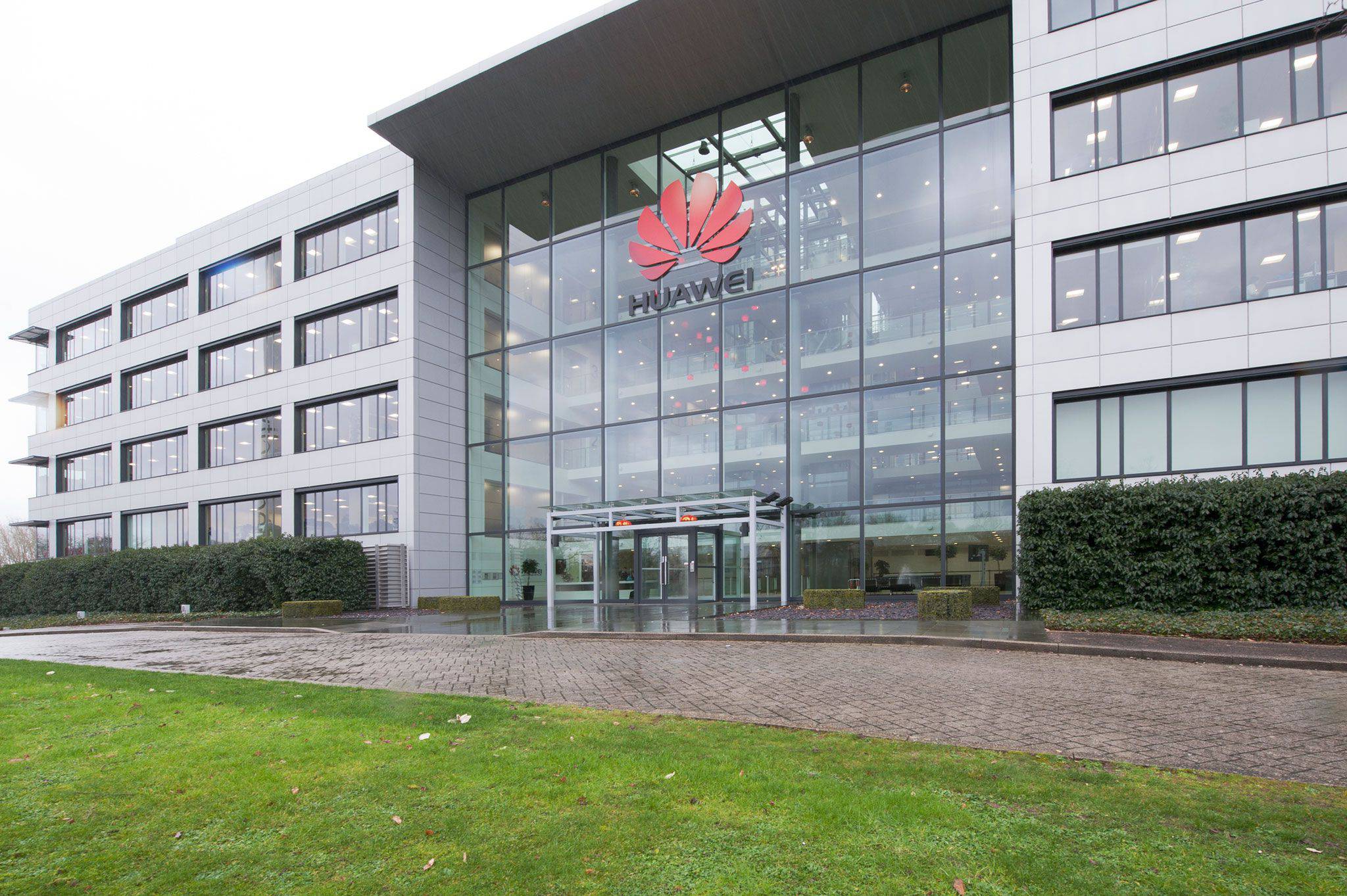 В Huawei заявили, что компания ежедневно подвергается 1 млн кибератак