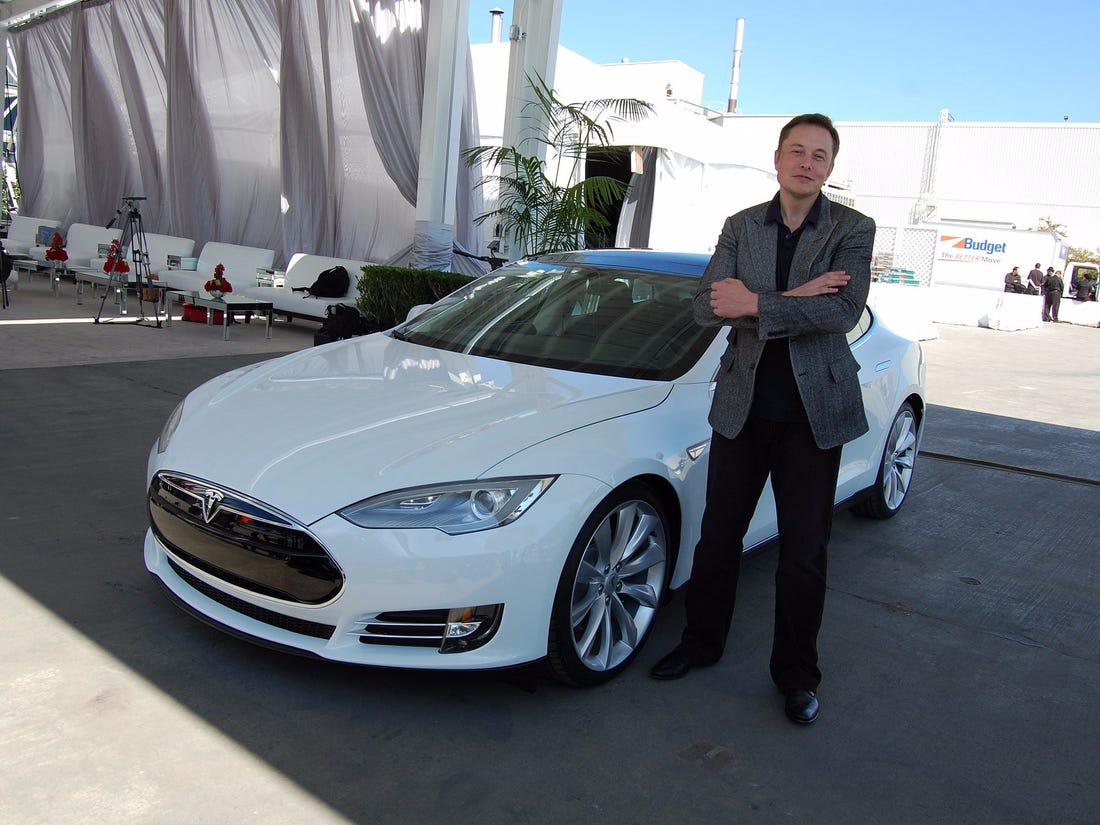 Илон Маск пообещал бесплатно раздать еще полсотни лошадиных сил каждой Tesla Model S