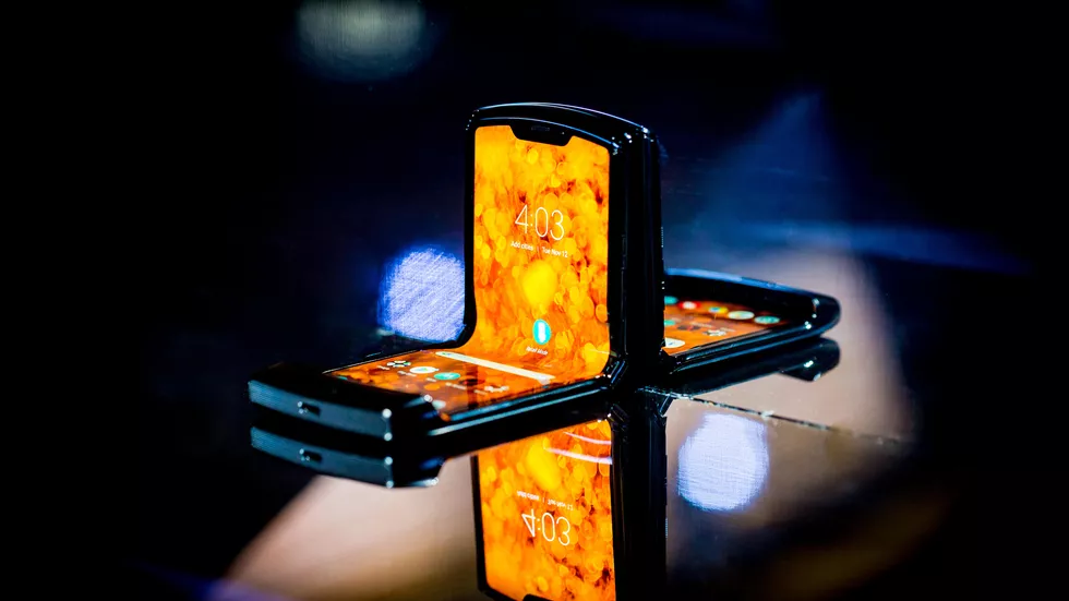Motorola перевыпустила легендарный RAZR из 2000-х — теперь это смартфон с гибким дисплеем