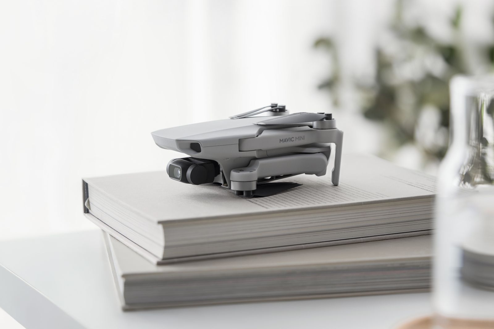 DJI представила складной дрон Mavic Mini, который не нужно ставить на учёт