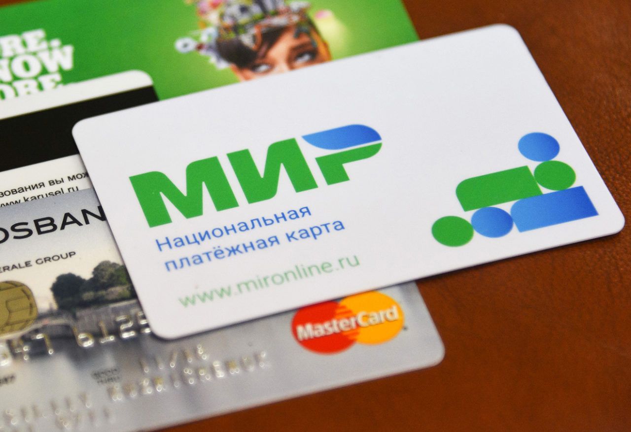 Торговых агрегаторов в интернете могут обязать принимать карты «Мир»