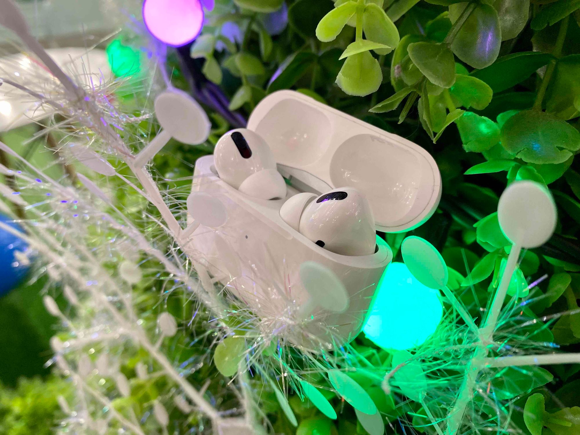 Месяц с AirPods Pro: все о трех парах наушников в невесомой коробочке