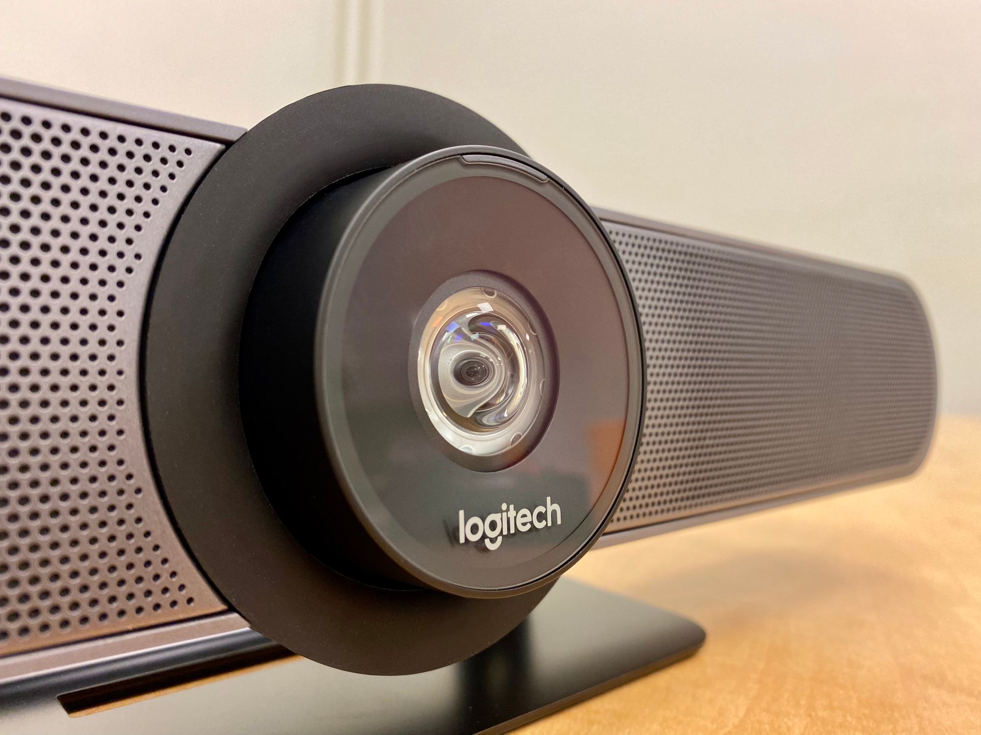 Обзор Logitech MeetUp: технологичная веб-камера для групповых веб-конференций