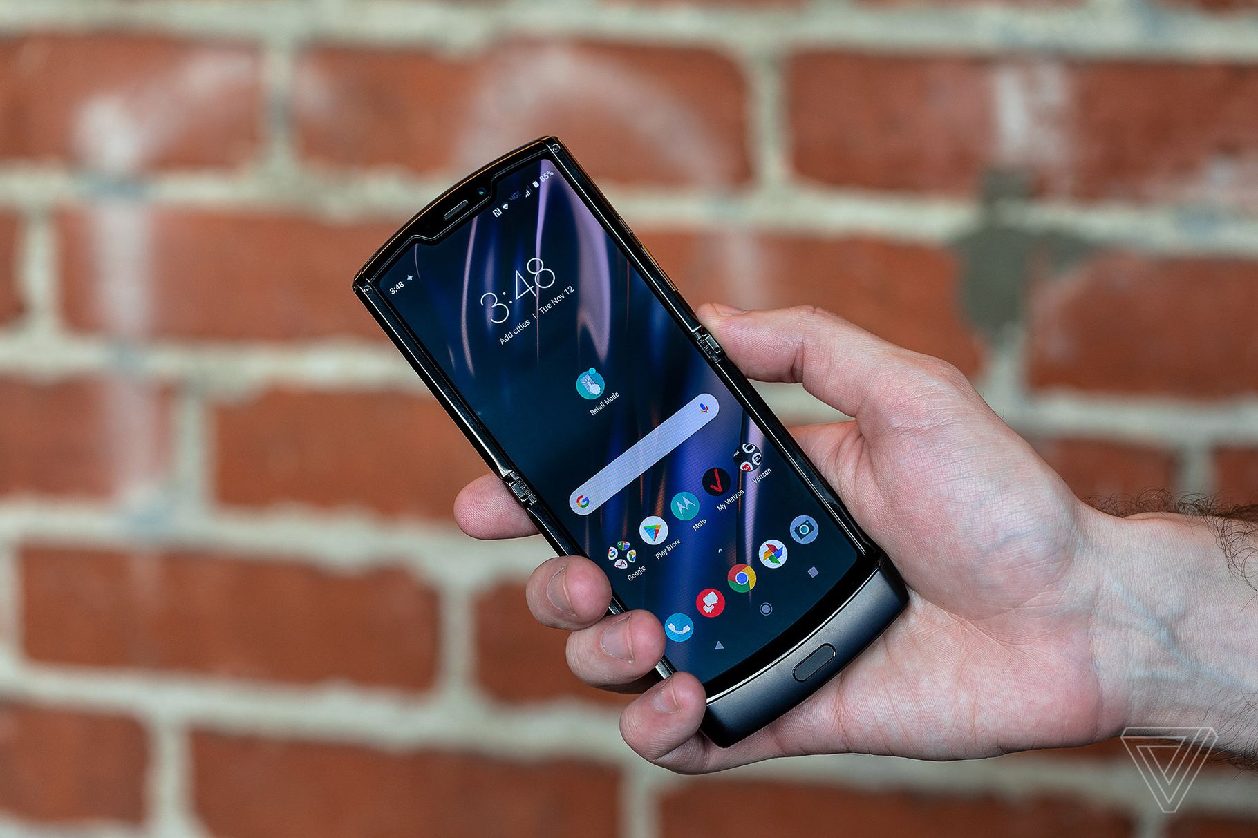 Motorola отложила старт продаж Razr с гибким экраном на неопределенный срок