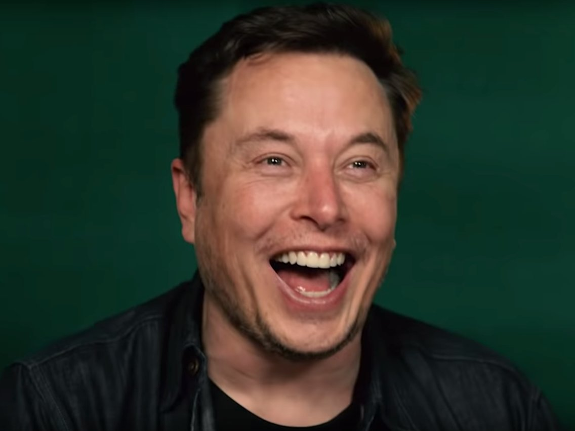 Илон Маск пустился в пляс на церемонии запуска сборки новых Tesla в Китае