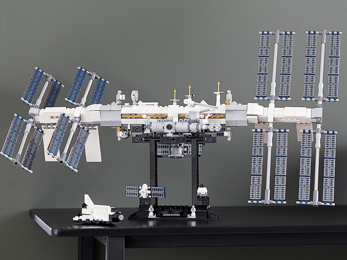 Lego запустила в стратосферу собранную из конструктора модель МКС