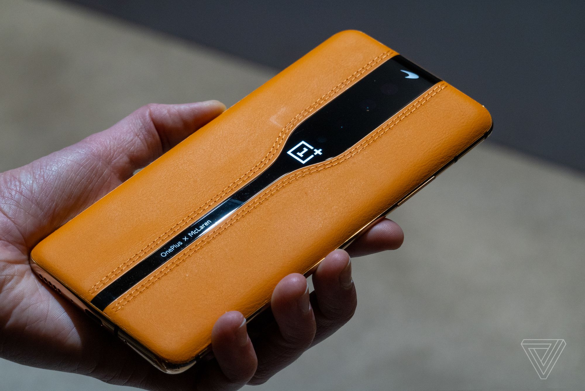 OnePlus представила смартфон будущего с камерами невидимками