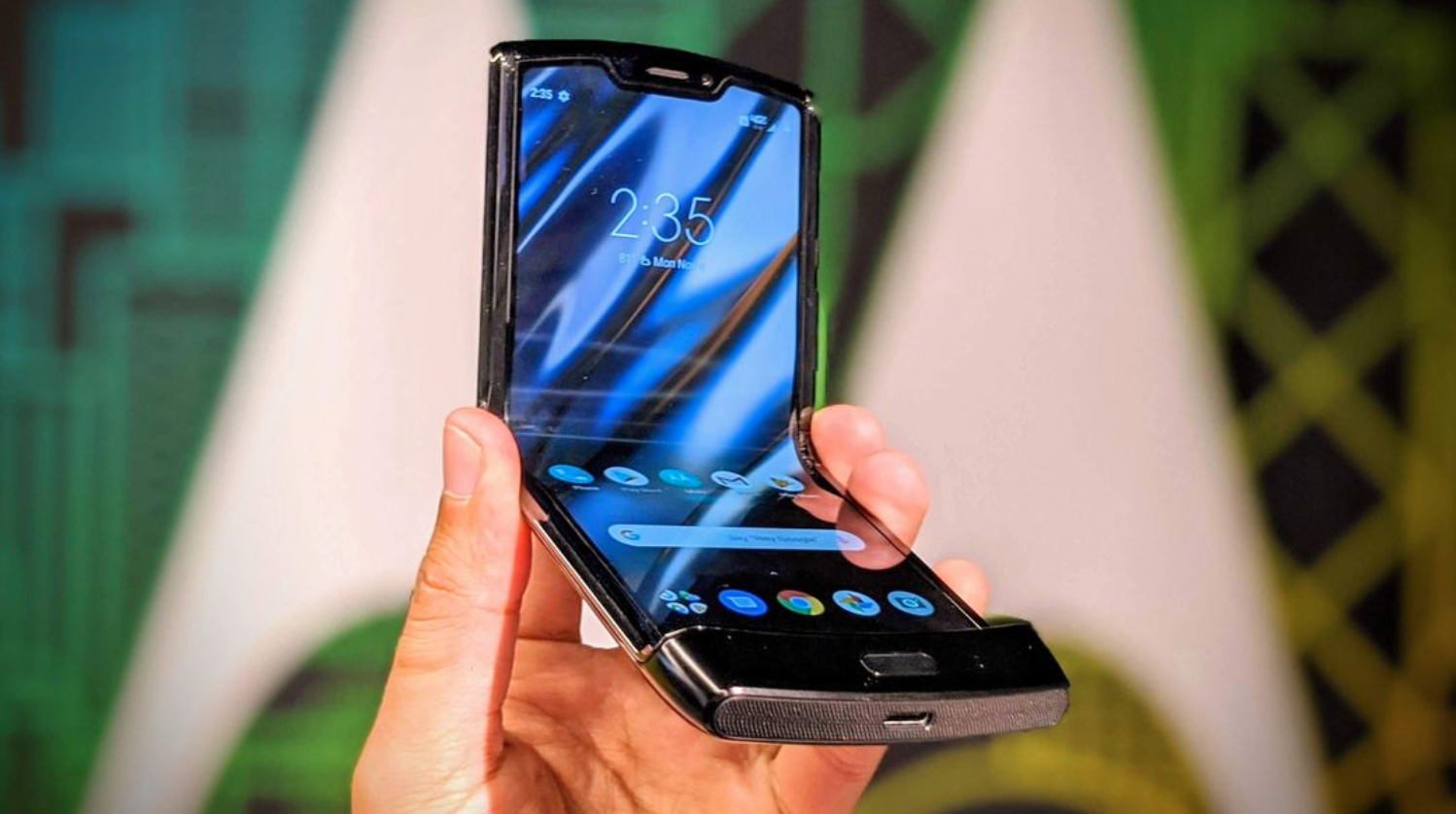 Запуск Motorola Razr 2019 года снова был перенесен