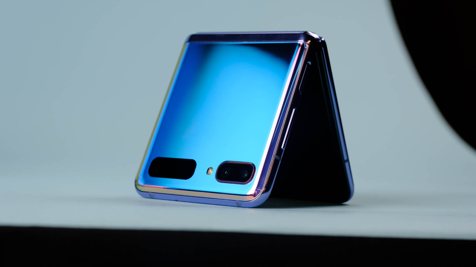 Завод, где собирают Samsung Galaxy Z Flip, закрыли из-за коронавируса