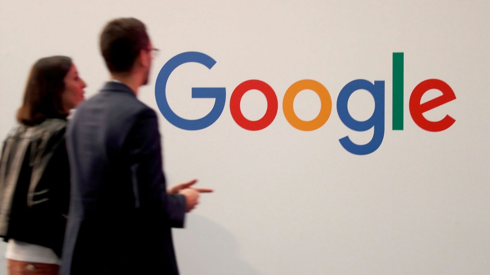 Дантист требует у Google раскрыть данные автора отрицательного отзыва. Суд встал на его сторону