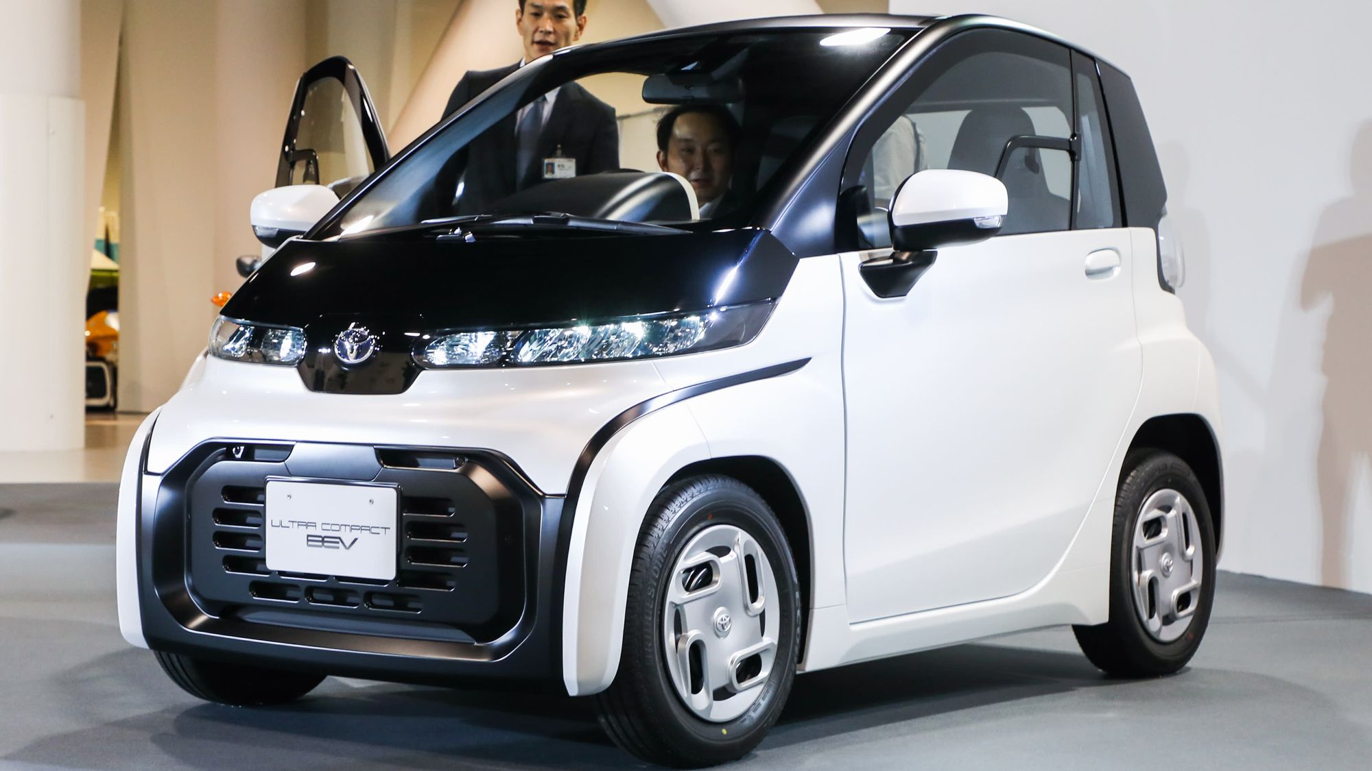 Toyota представит электрокар, батарею которого можно повторно использовать в быту