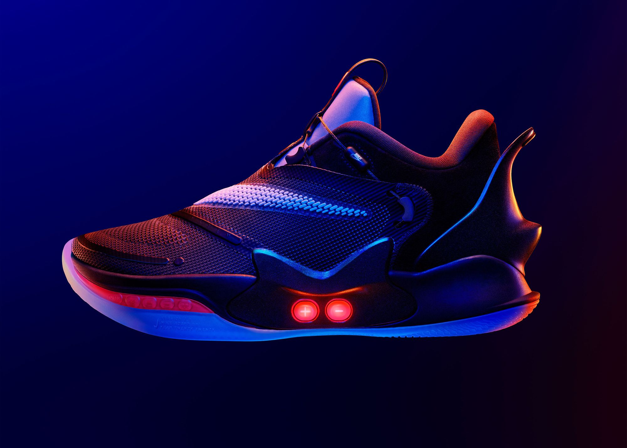Nike представила новые «умные» кроссовки, способные шнуроваться самостоятельно