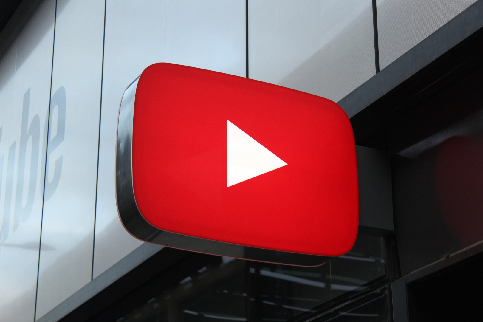 YouTube снизит качество видео по всему миру из-за пандемии коронавируса