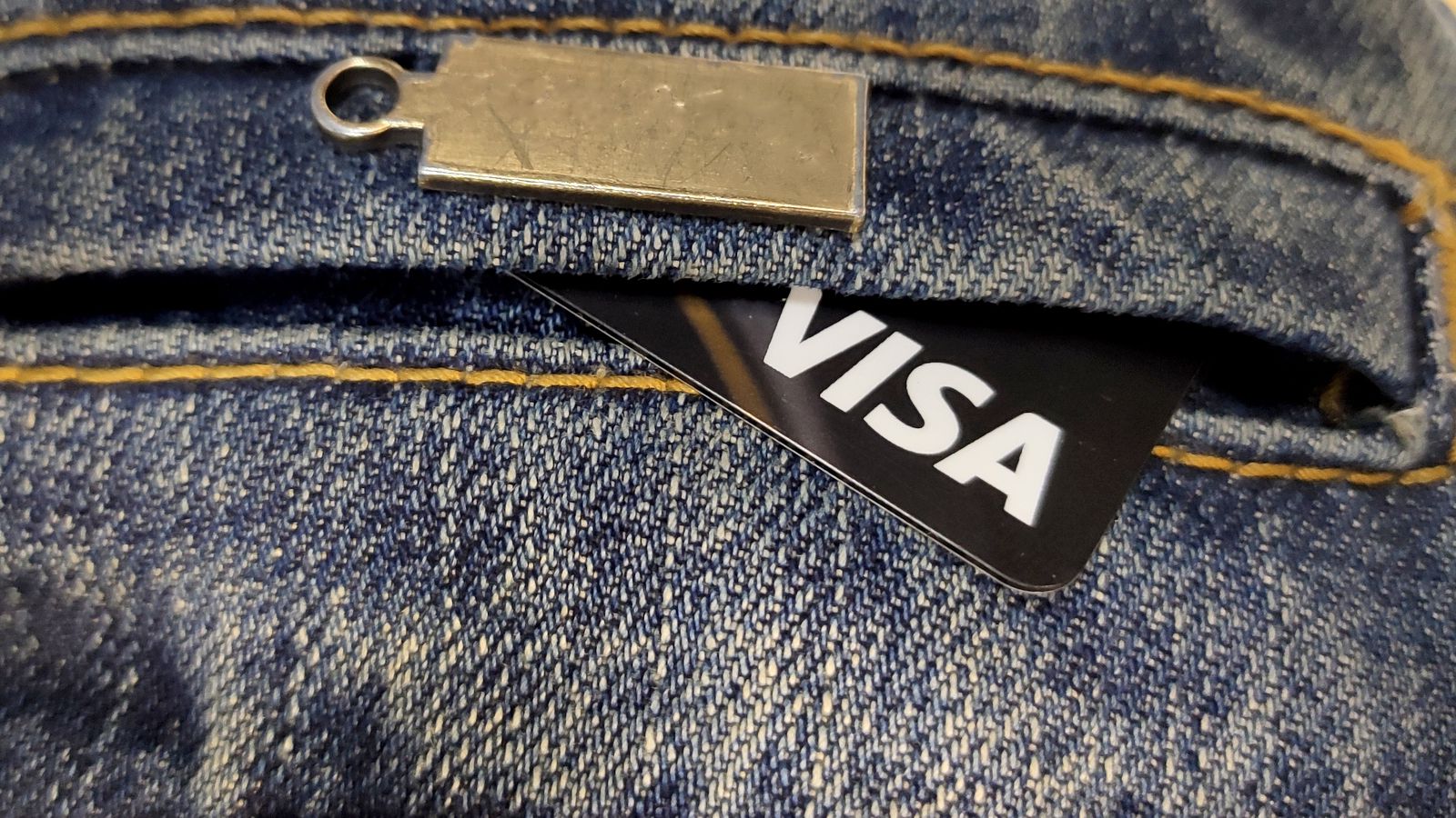 Visa позволит клиентам управлять данными своих карт на сторонних сайтах