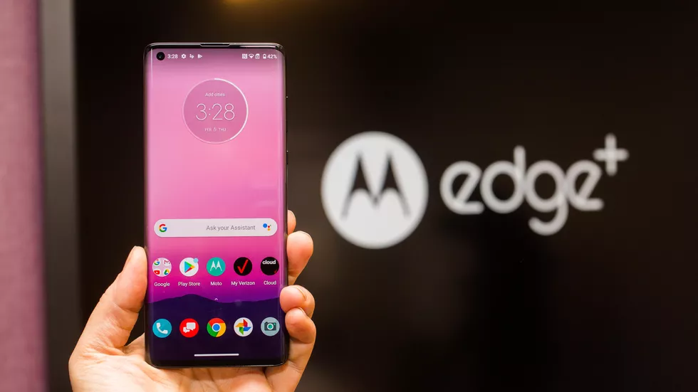 Motorola представила флагманский смартфон Edge Plus