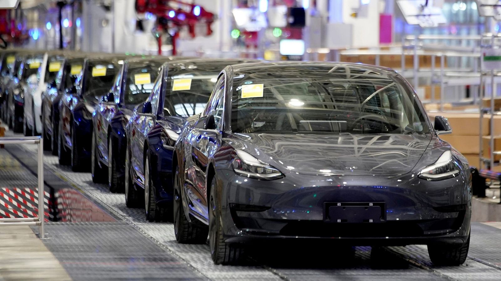 Tesla cохранила объём продаж, несмотря на остановки производства