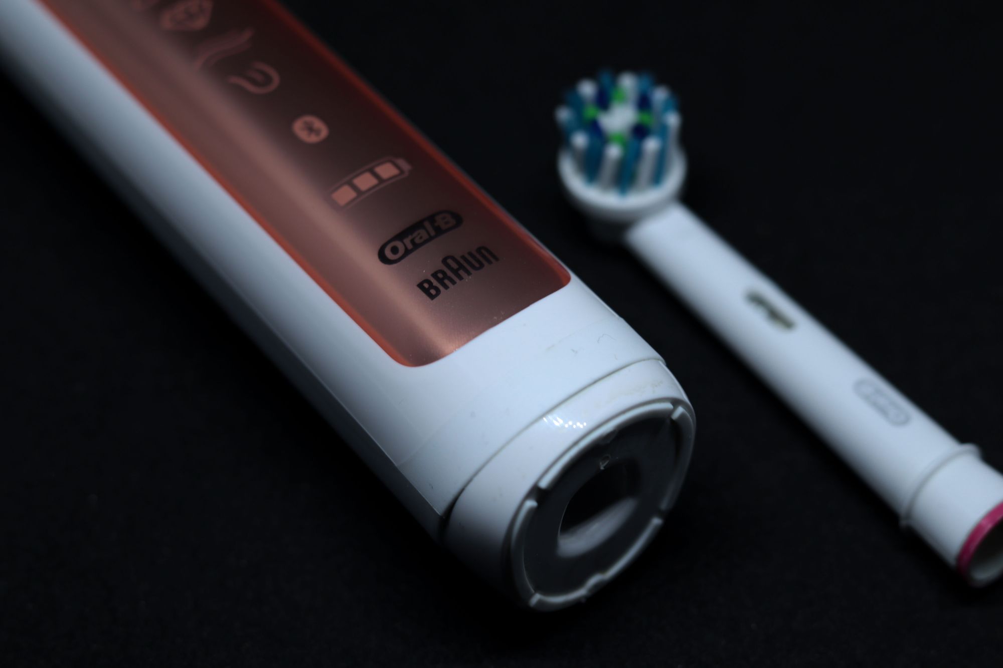 Обзор «умной» электрической щетки Oral-B Genius 10 000N