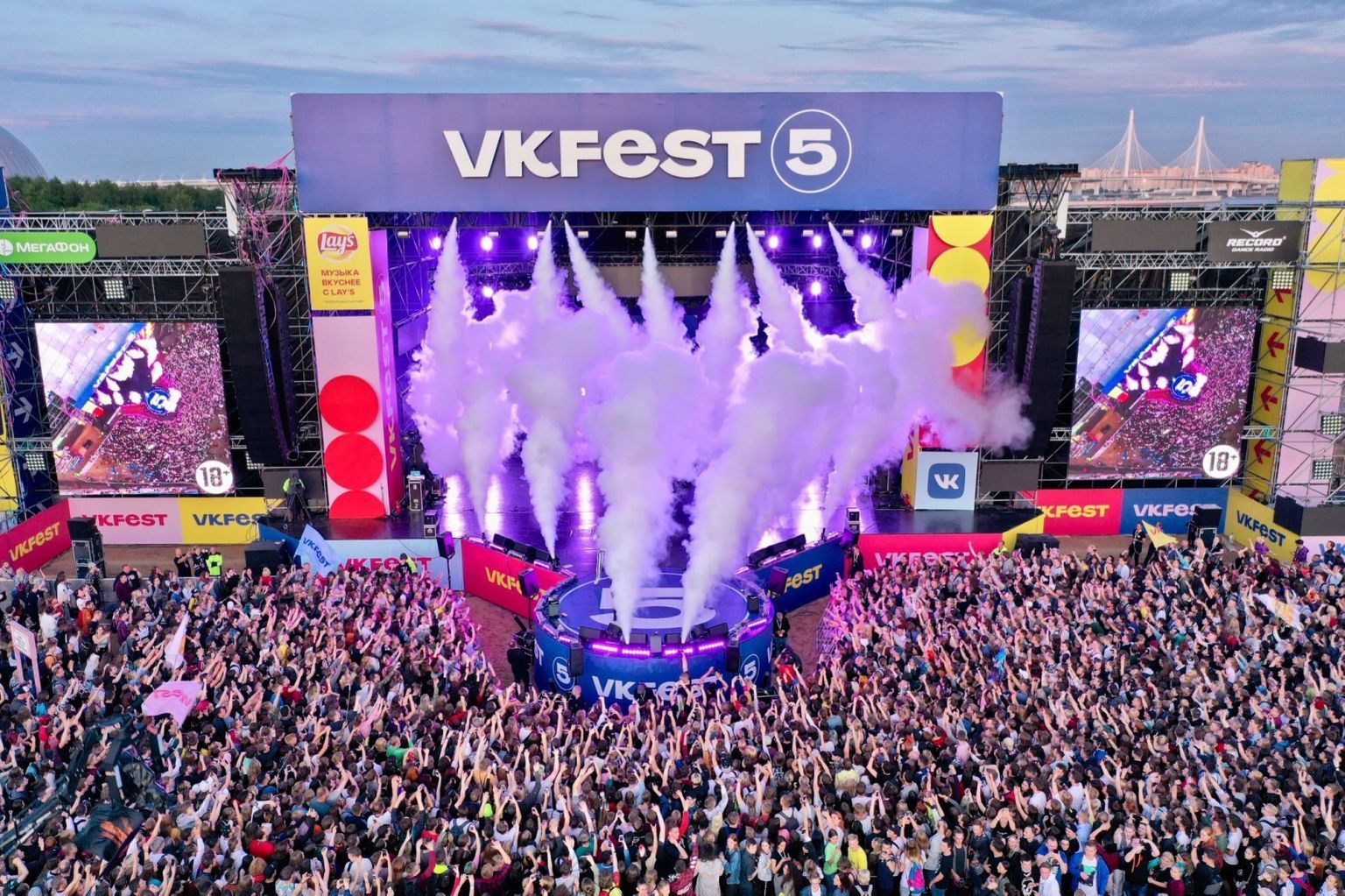 ВКонтакте объявила имена более чем 50 артистов, которые выступят на VK Fest
