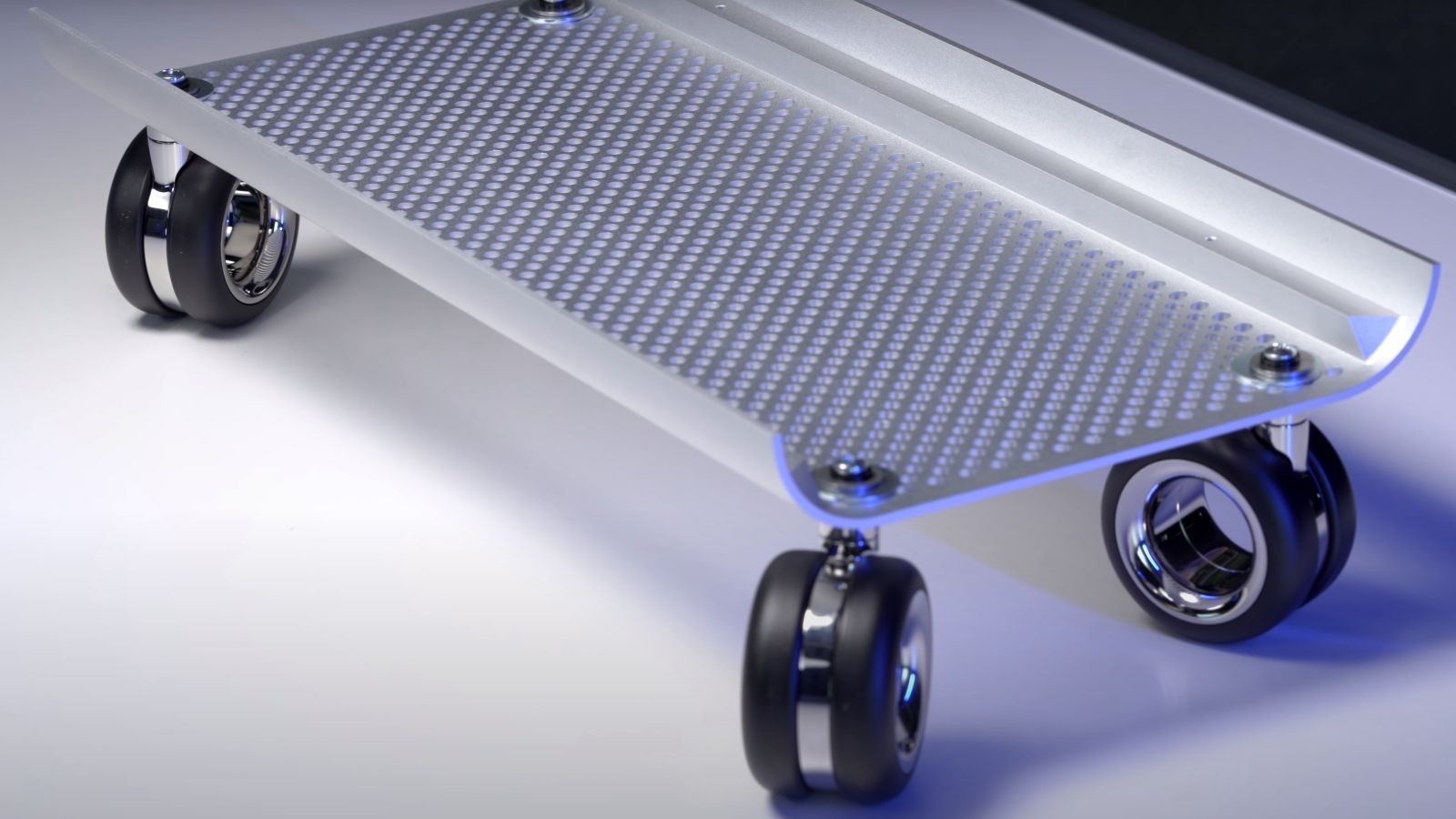 Блогер собрал скейтборд из деталей Mac Pro