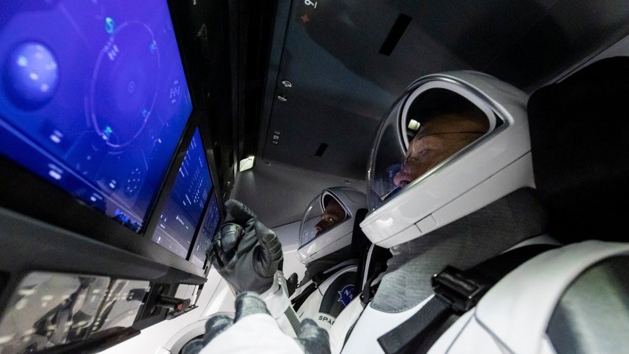 Crew Dragon с астронавтами успешно пристыковался к МКС