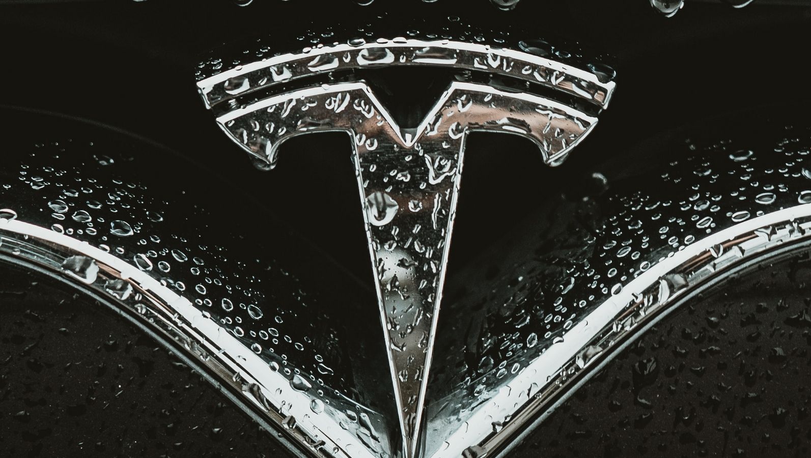 Tesla возобновляет производство в Калифорнии, несмотря на запрет властей