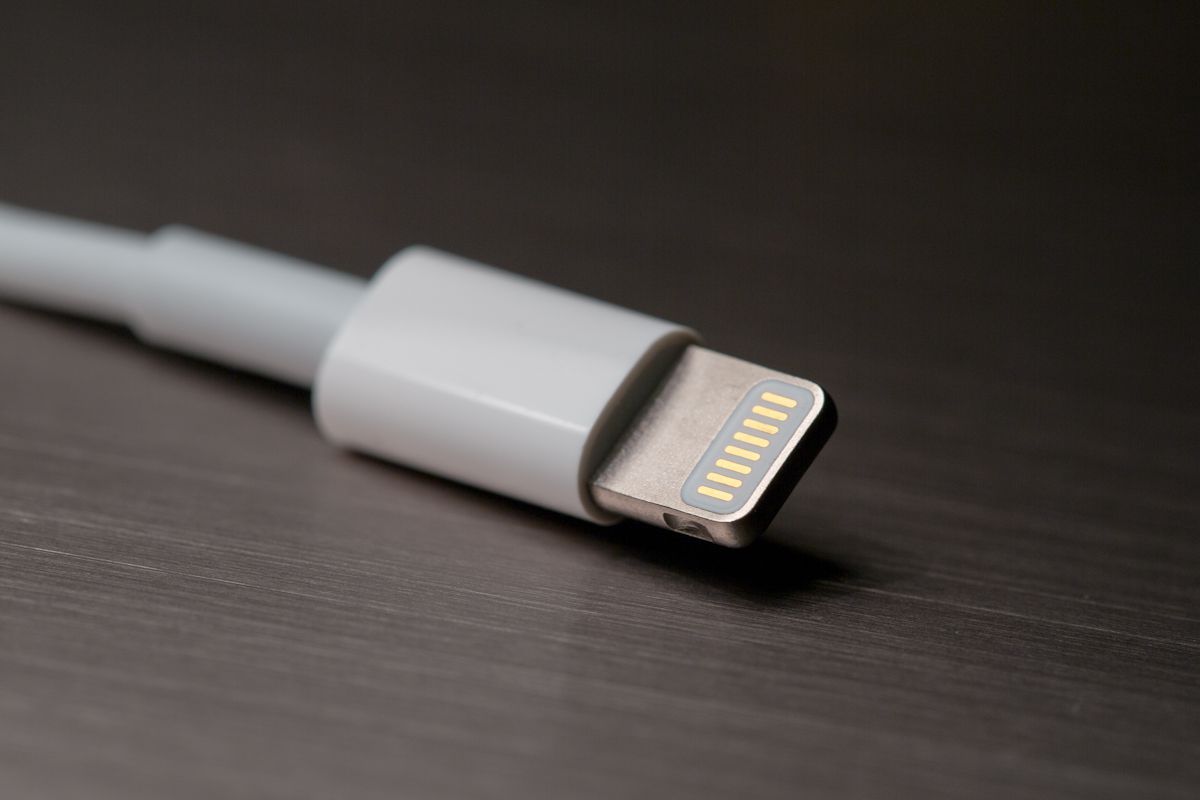 Инсайдер: iPhone 12 станет последним iPhone с Lightning, но и потом USB-C не появится