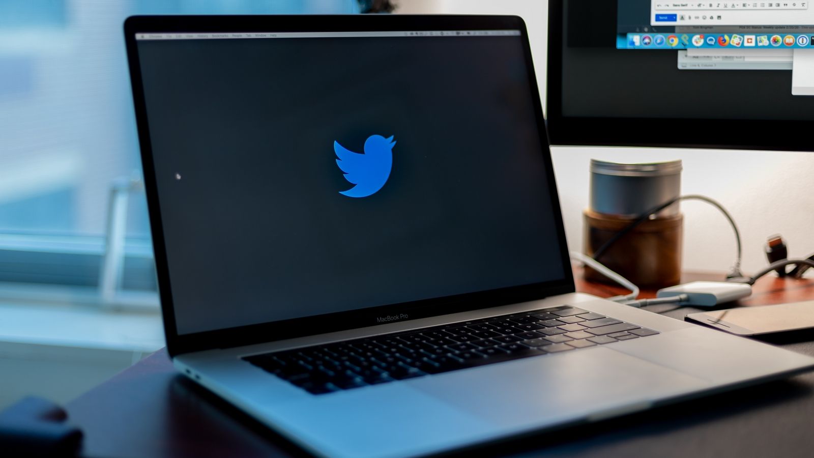 Twitter позволит своим сотрудникам остаться на удалёнке навсегда