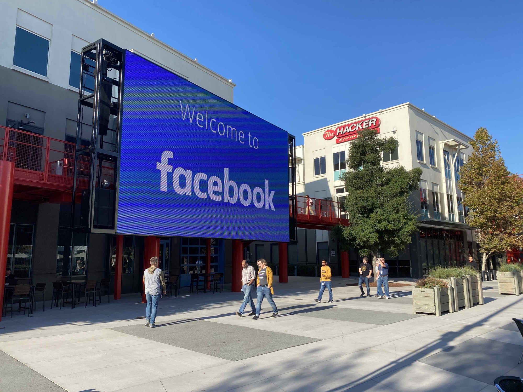 В Facebook началась забастовка из-за отказа Цукерберга удалять пост Трампа