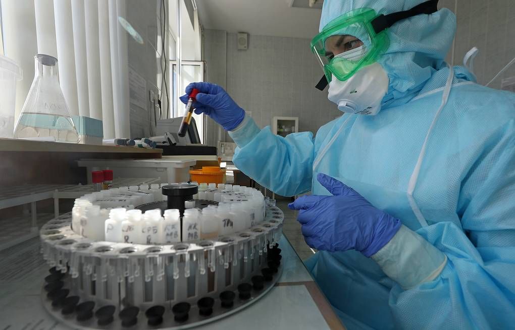 Минздрав одобрил первый препарат против COVID-19 — он разработан резидентом «Сколково»