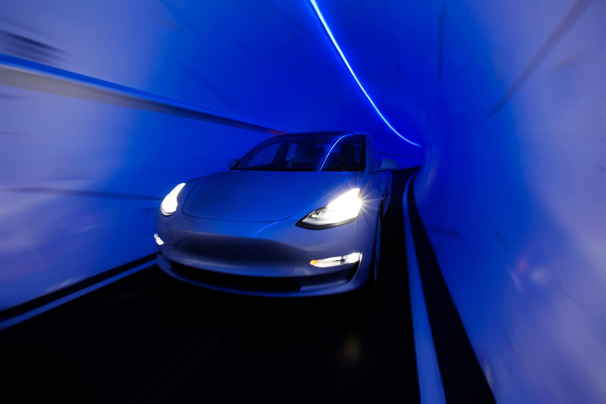 Tesla разрабатывает 12-местную «маршрутку»