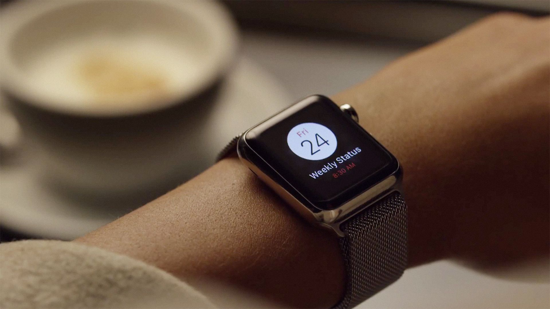 Работу выталкивания воды из Apple Watch показали в замедленной съёмке