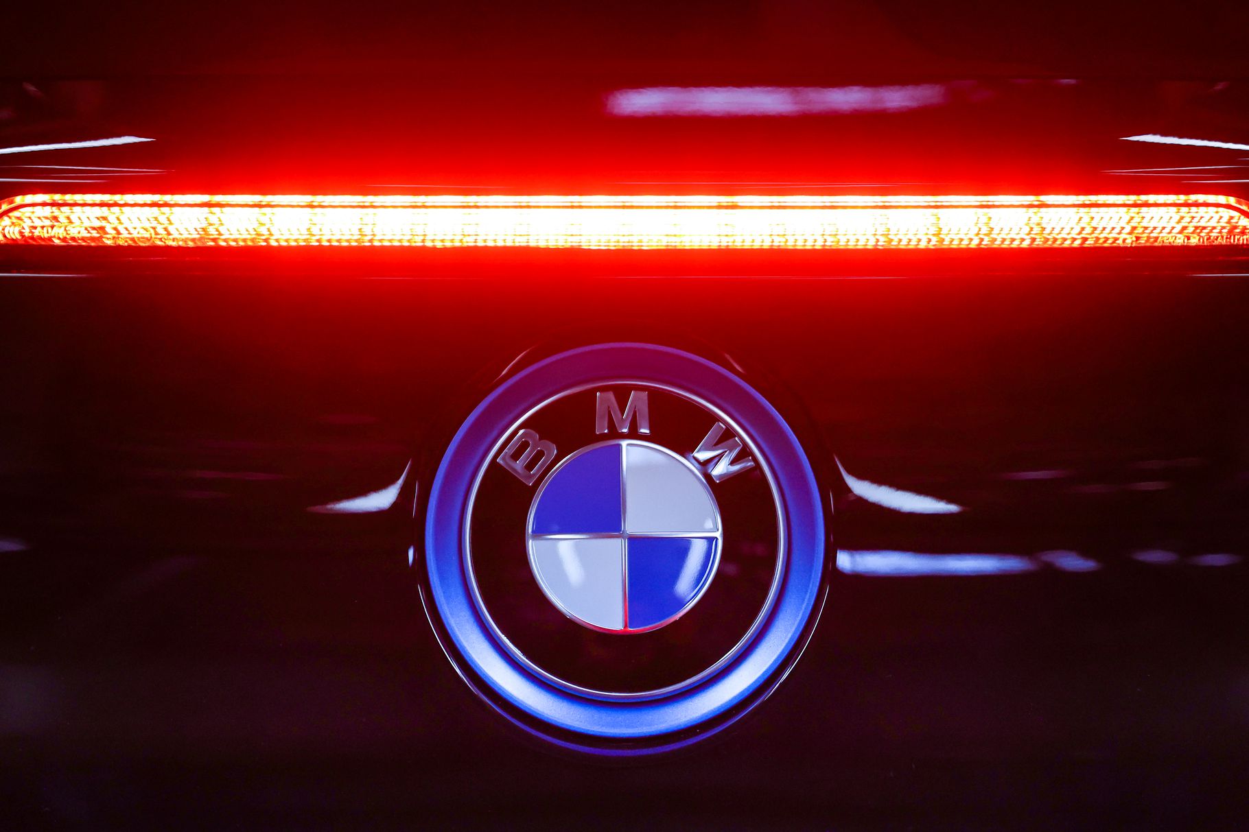 BMW сделает часть опций в своих авто по подписке, например, подогрев сидений