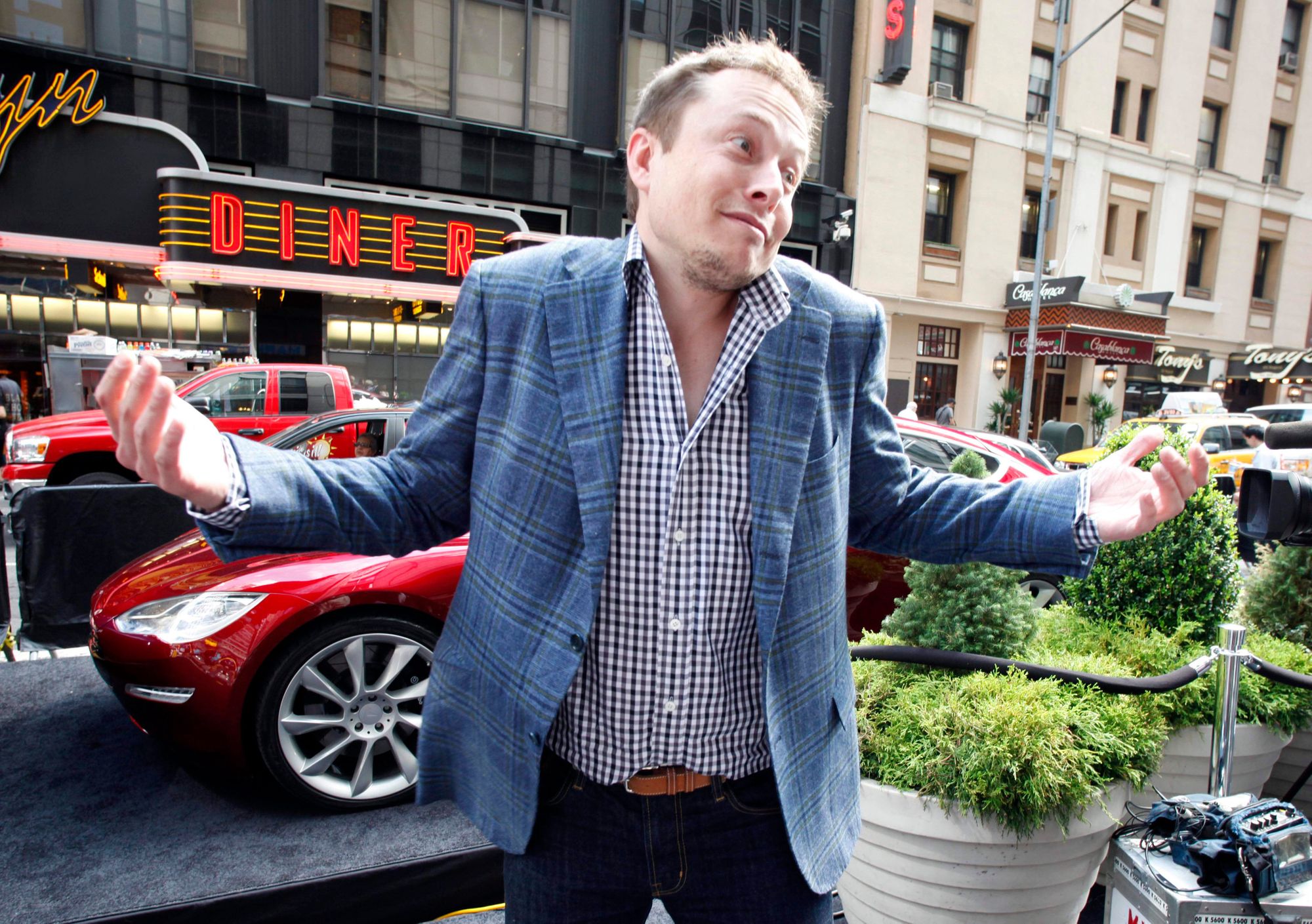 Илон Маск сам стал «страховой компанией» для Tesla