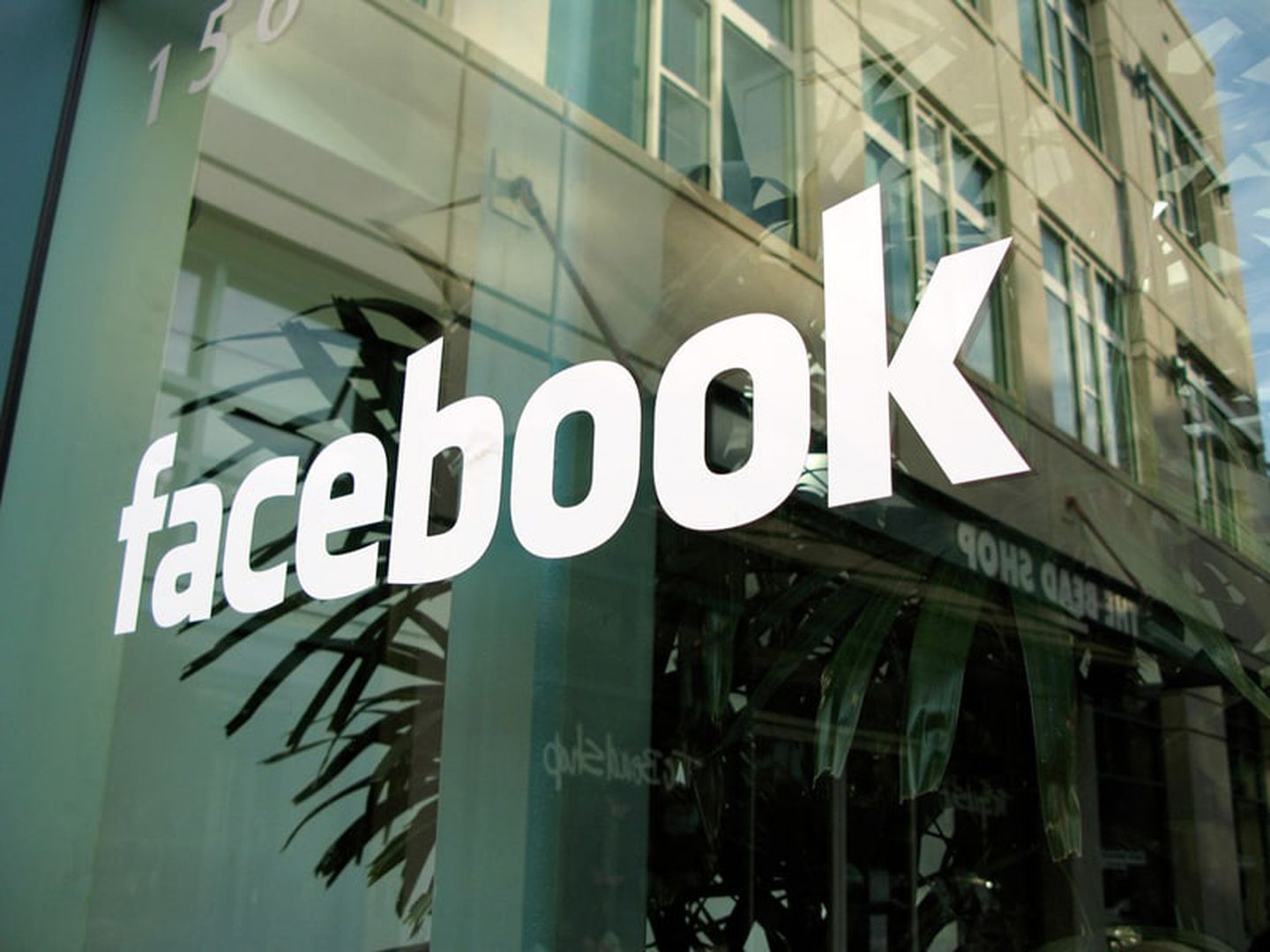 Facebook призналась в передаче персональных данных неактивных пользователей третьим лицам
