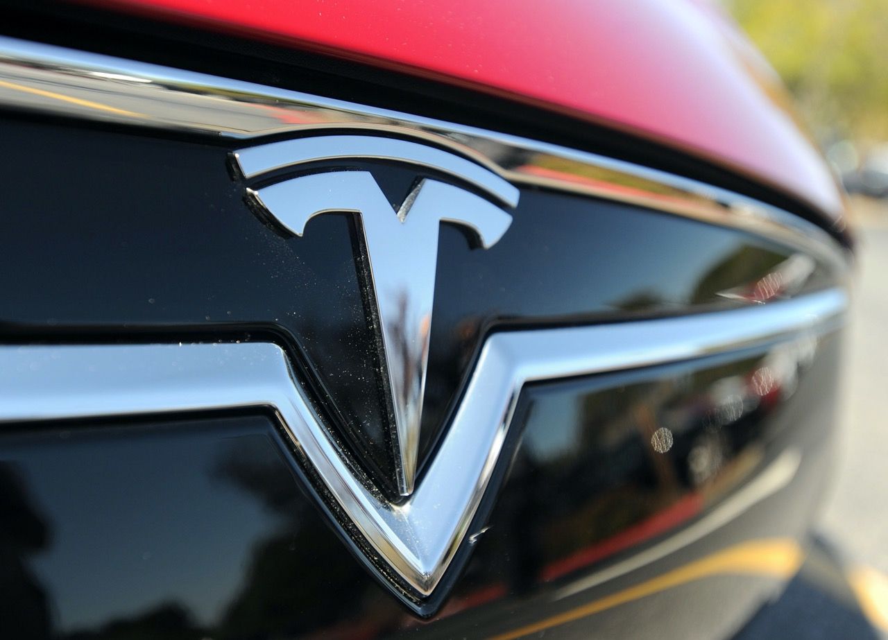 Tesla хочет открыть крупную страховую компанию