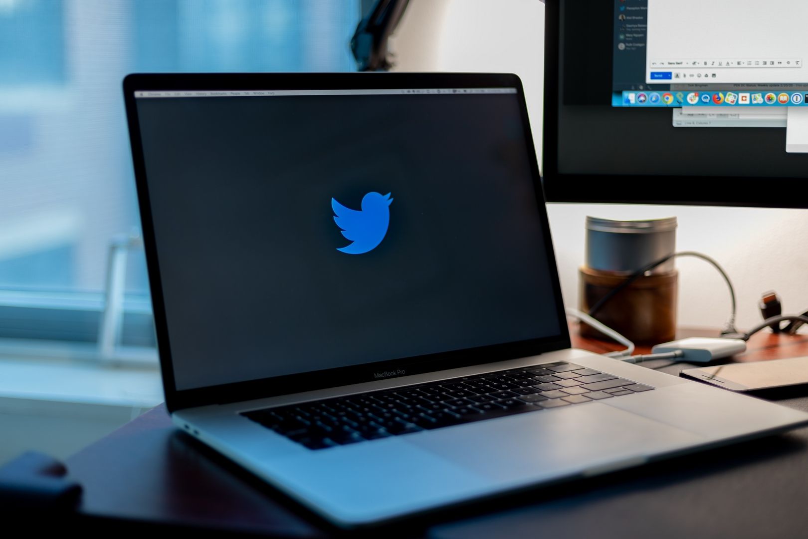 Взлом Twitter показал, что администрация соцсети может постить от лица любого пользователя
