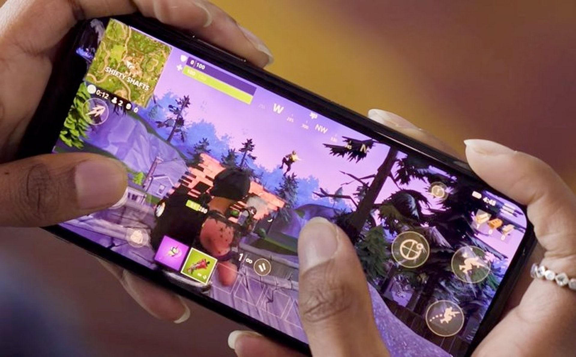 Недовольство комиссией: в Fortnite снизили цены на внутриигровую валюту и подали иск против Apple