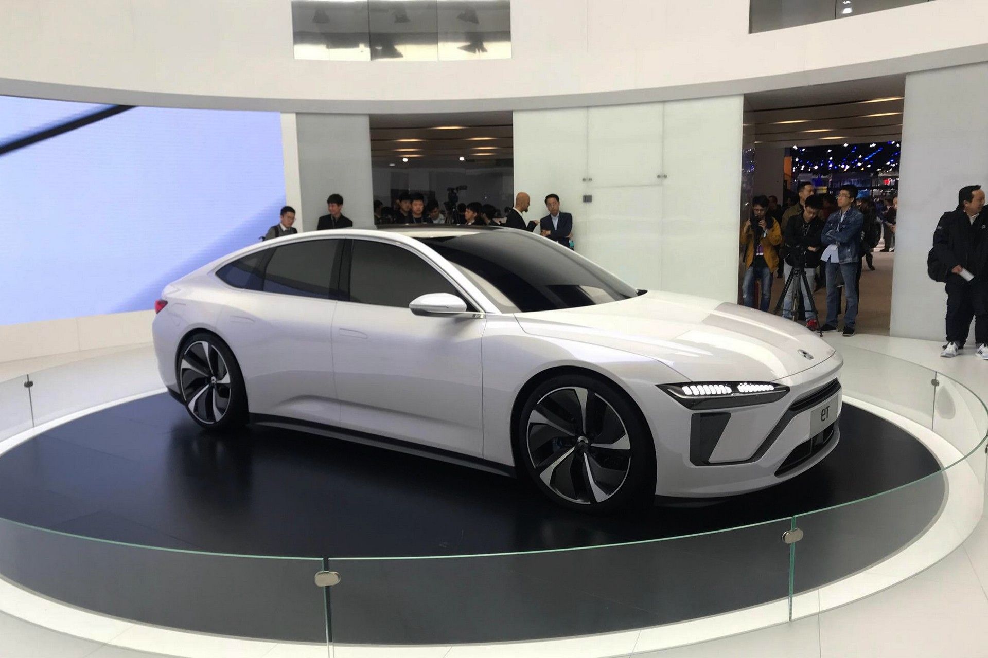 Китайская компания Nio начала предлагать аренду аккумуляторов для электрокаров