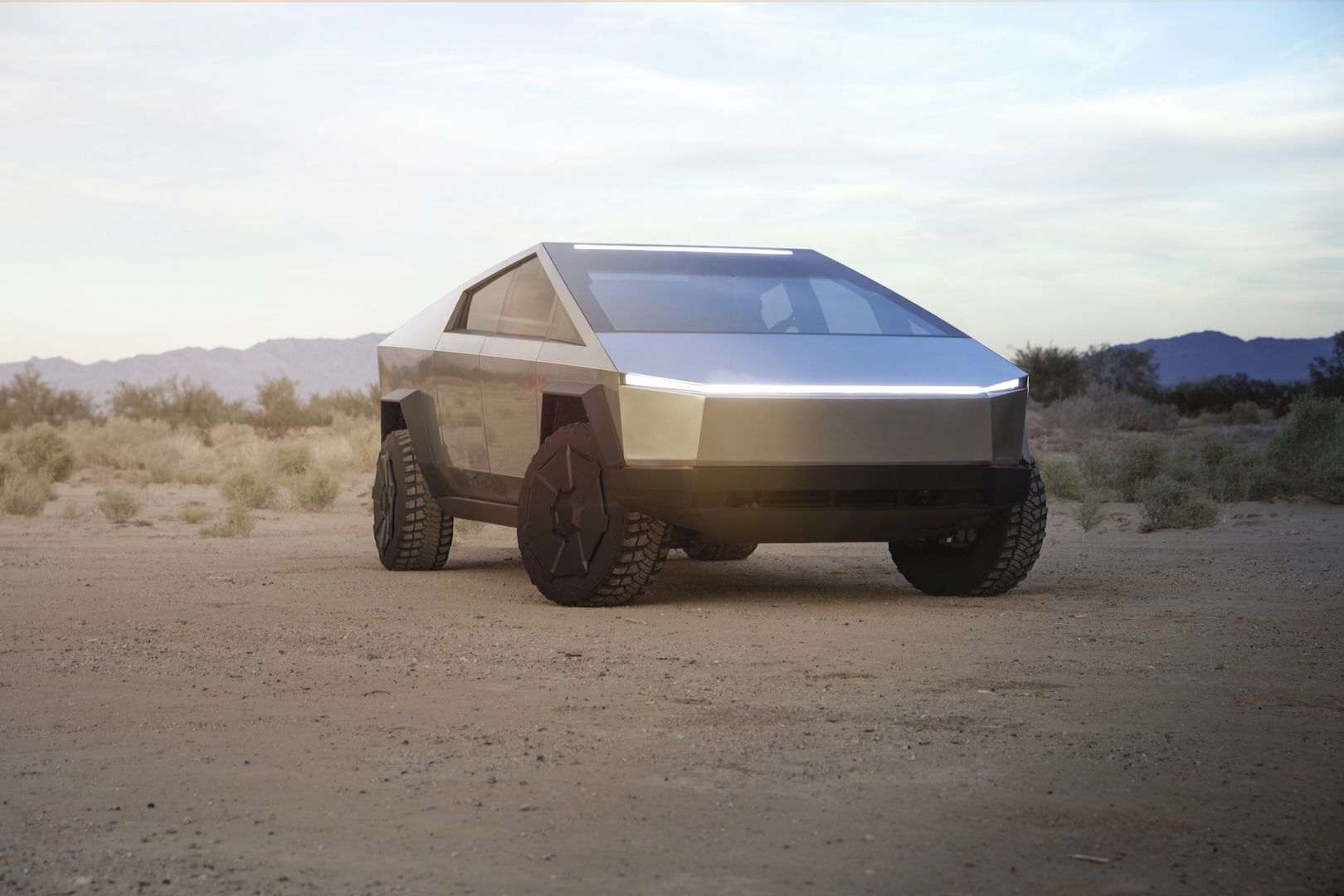 Парень из Полтавы собрал копию Tesla Сybertrack