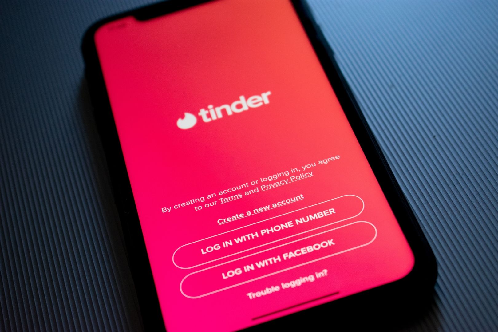 Девушка общалась с парнями из Tinder фразами «Алисы». Никто из них не смог об этом догадаться