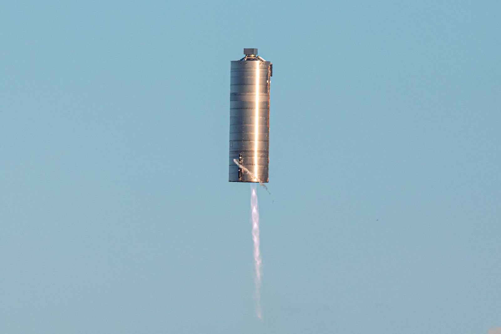 Прототип космического корабля SpaceX Starship успешно совершил первый полёт