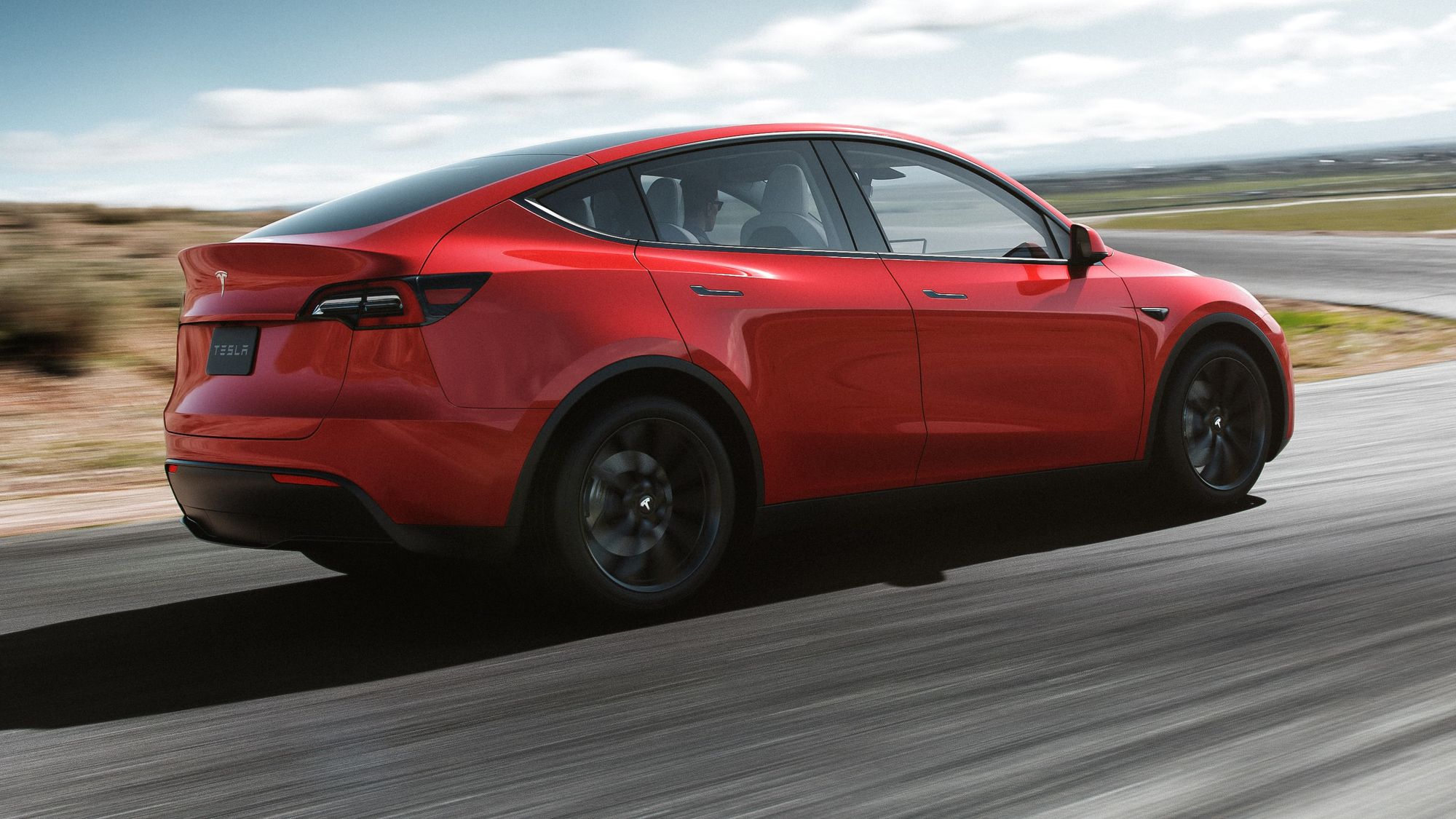 Система охлаждения в Tesla Model Y крепится с помощью изоленты и брусков из строительного магазина